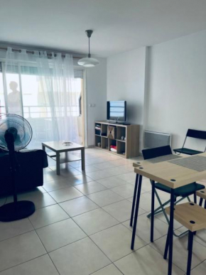 Charming 50m with Terrace near the Port